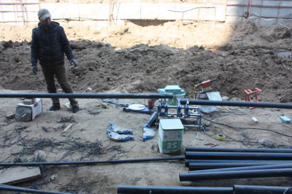 廊坊地源熱泵施工過(guò)程-管道連接 廊坊地源熱泵施工過(guò)程-管道連接